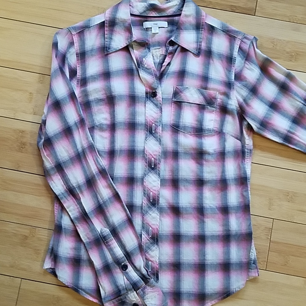 Womans Gap plaid button down top